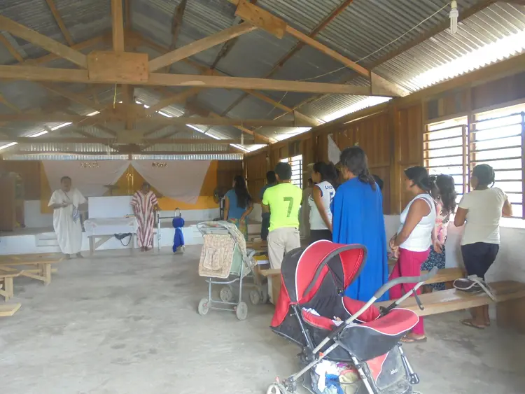 Asistiendo en el servicio - Iquiajeiti quemisantatsiri